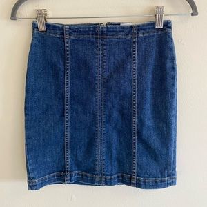 O2 denim mini skirt. Size small blue skirt!
